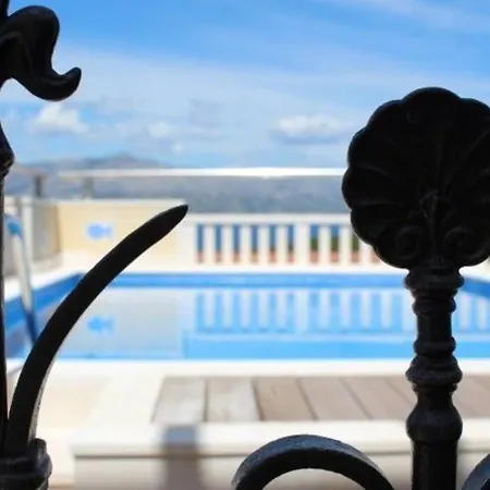 Dena With Swimming Pool بيت للعطل