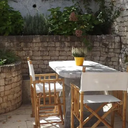 Dena With Swimming Pool بوستيرا