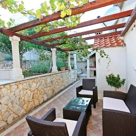 بيت للعطل Dena With Swimming Pool