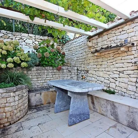 Dena With Swimming Pool *