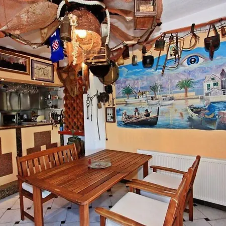 Dena With Swimming Pool بيت للعطل بوستيرا