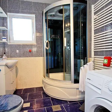 Dena With Swimming Pool بوستيرا